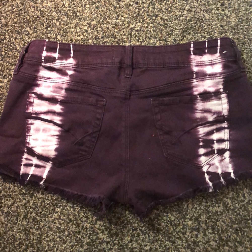 Shorts - Picture 2 of 3